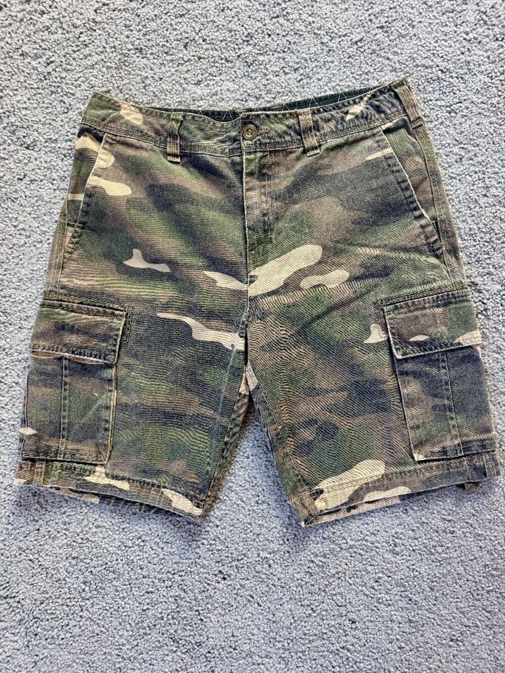 Classic Free World Camo Cargo Shorts - Men's Size 31 - Very Good Pre-Owned Cond.
